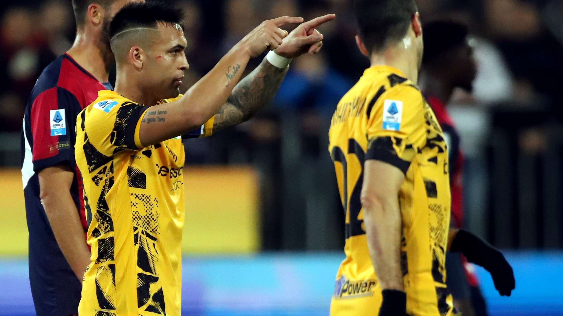 一个变幻莫 一个变幻莫